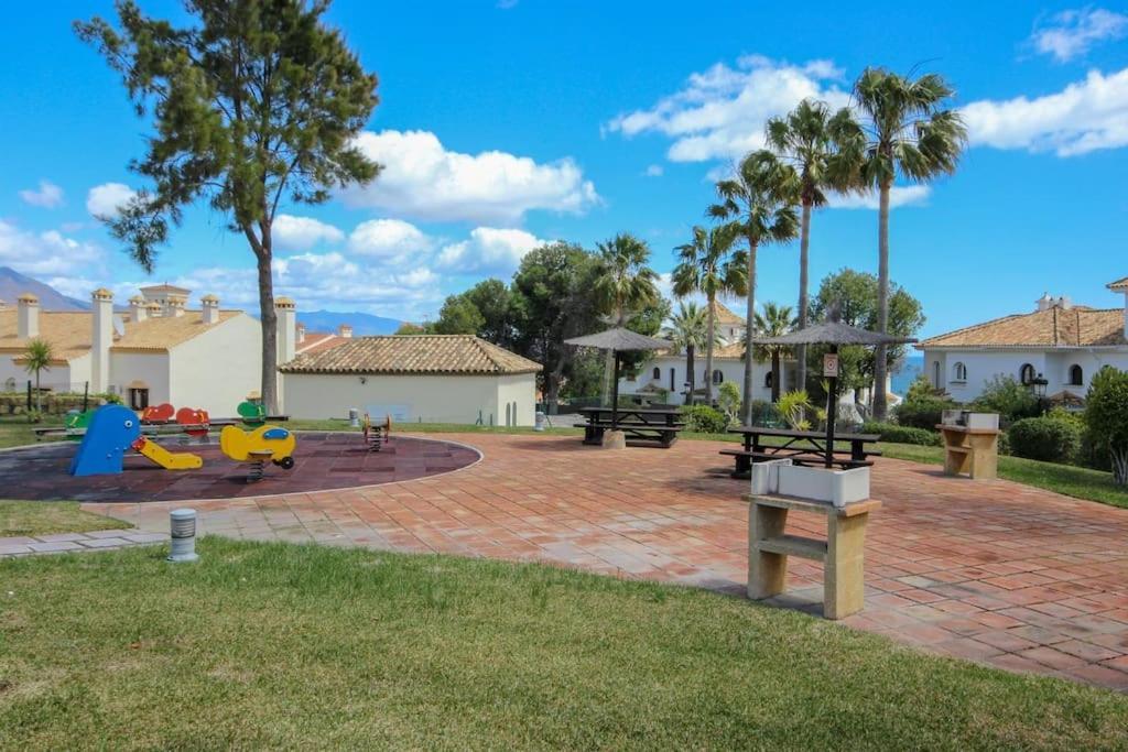 2 Bedrooms Sea And Pool View Apt In Duquesa Golf & Gardens Manilva Castillo de Sabinillas Exterior foto